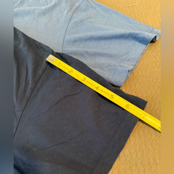 GAP two Men’s Medium V-neck tee shirts light & dark blue 100% cotton regular fit - Picture 4 of 7